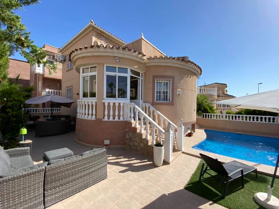 Продается дом на Playa Flamenca